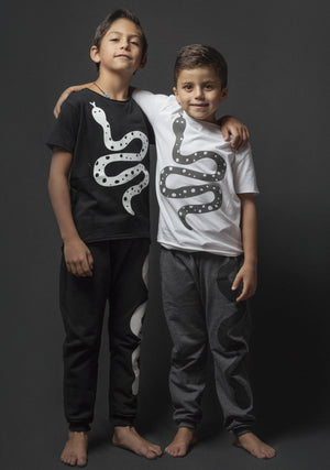 Playera Estampado de Serpiente Blanca